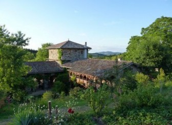 Les folies et les roulottes de la Serve, Chambre d'hôtes dans le Rhône