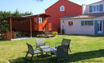 Gites et roulottes du Grand Puits , Chambre d'hôtes dans le Gard