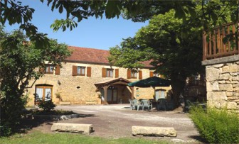 Ferme Auberge des Genestes, Chambre d'hôtes en Dordogne